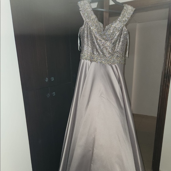 Jovani gown size 8 - Picture 3 of 7